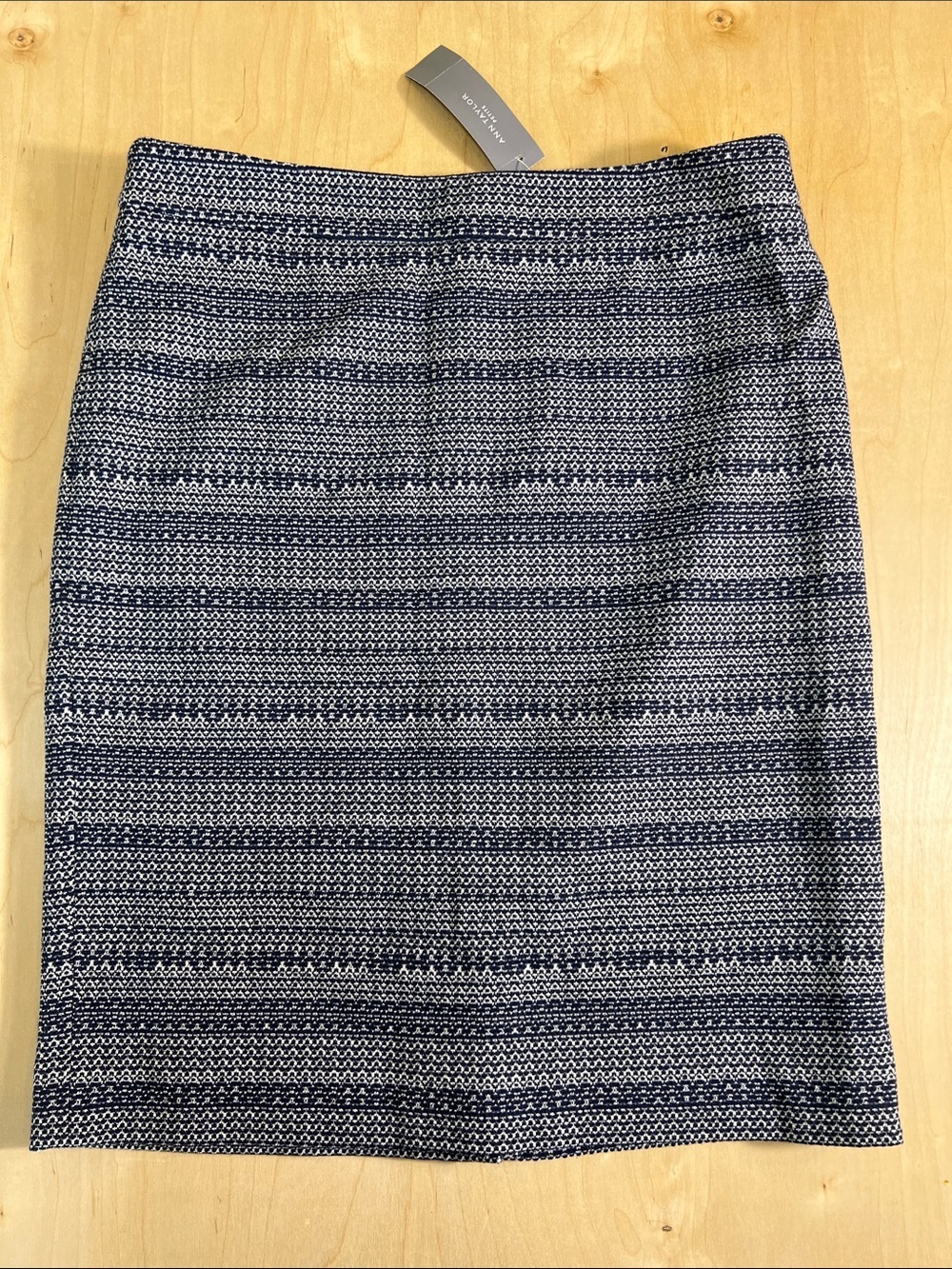 Ann Taylor Navy & White Patterned Pencil Skirt size 10P